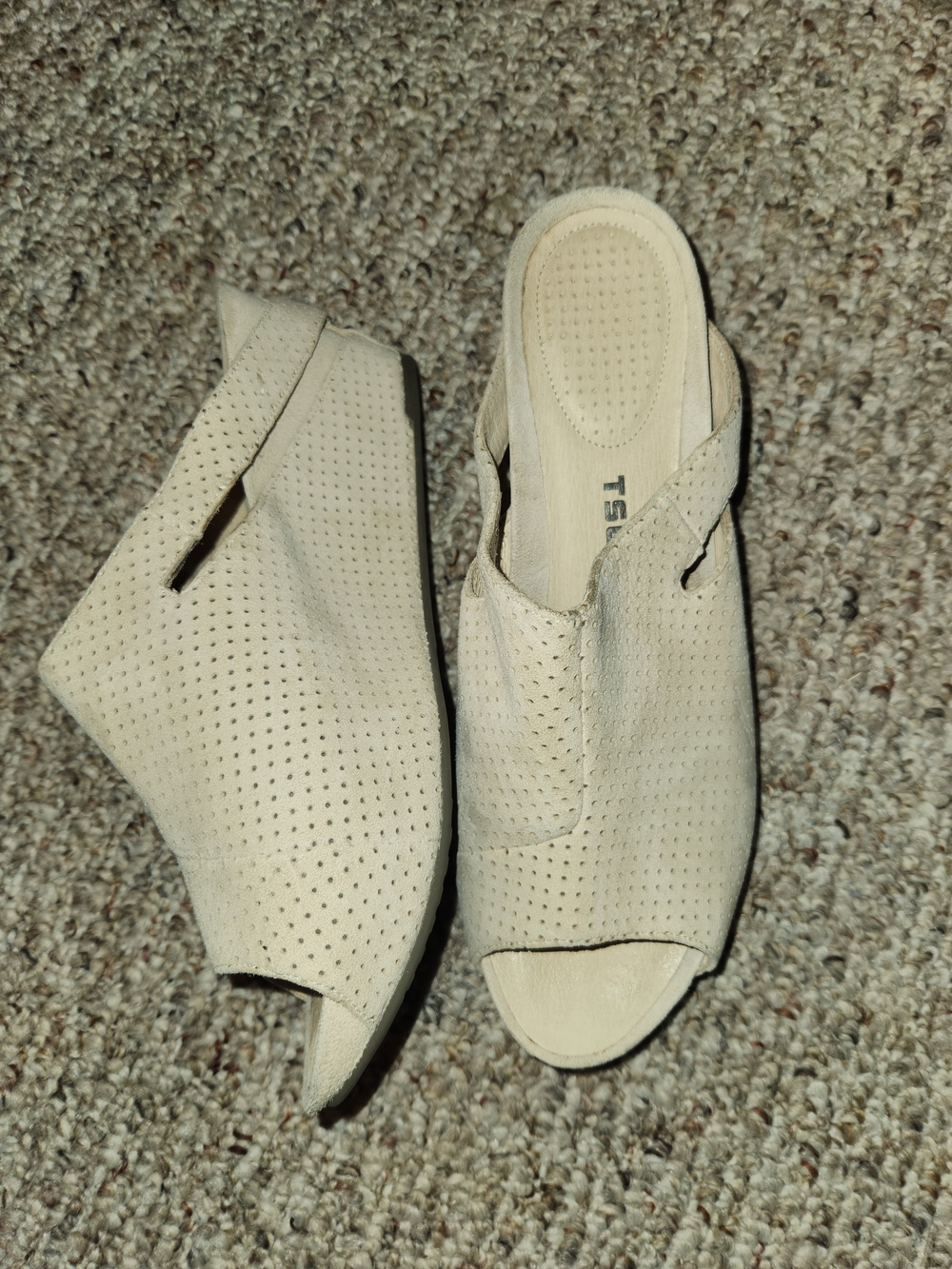 🍉Tsubo Cream Perforated Open-Toe Wedge Mules